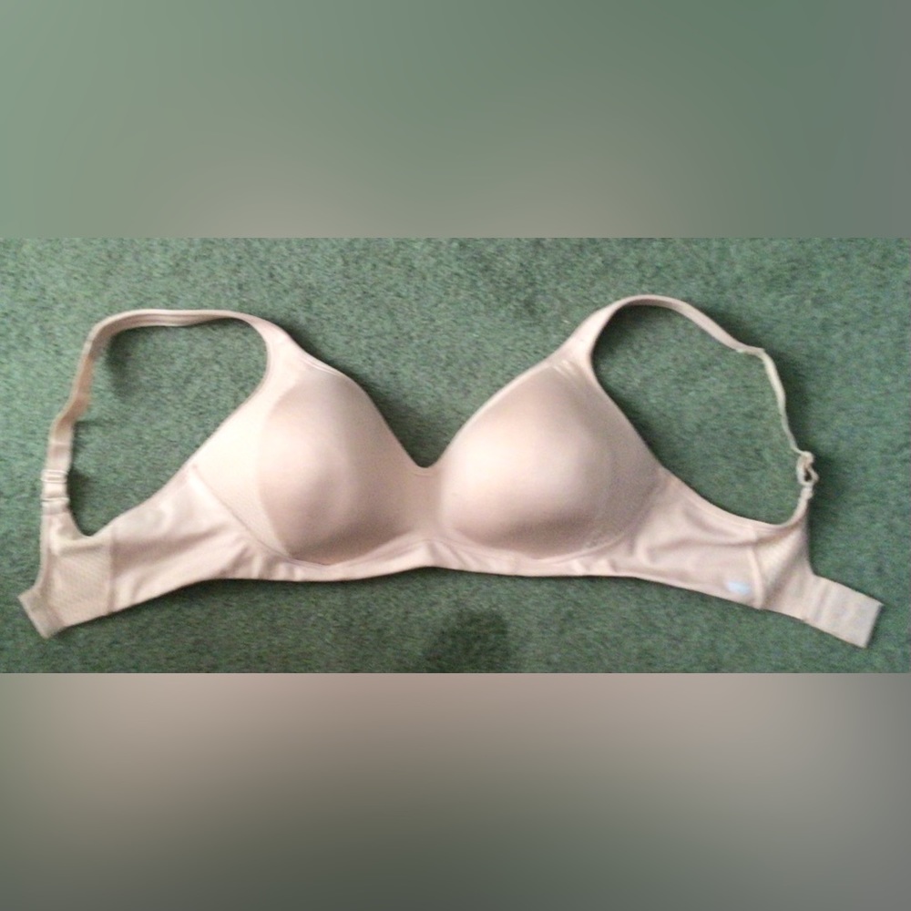 NWOT Bali Light Beige Bra